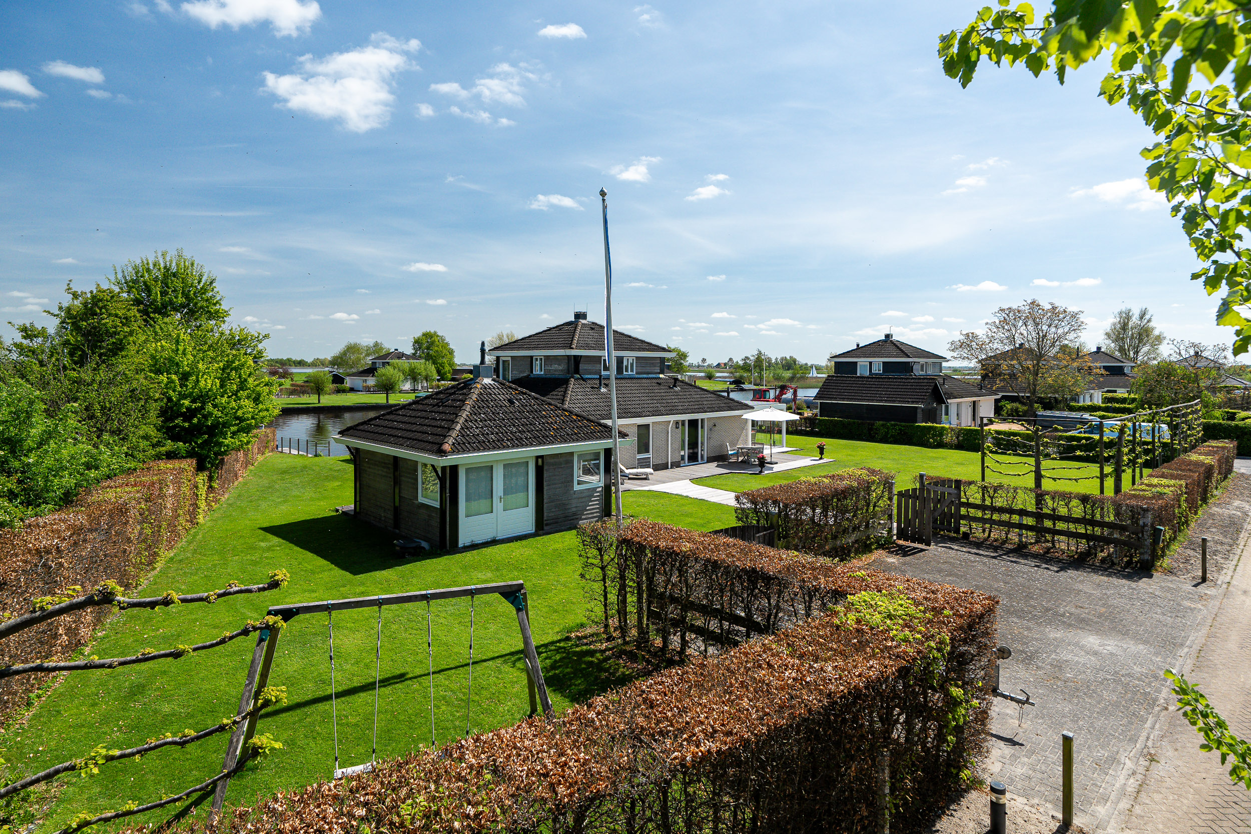 Tuin aan het water bij een COWN-woning